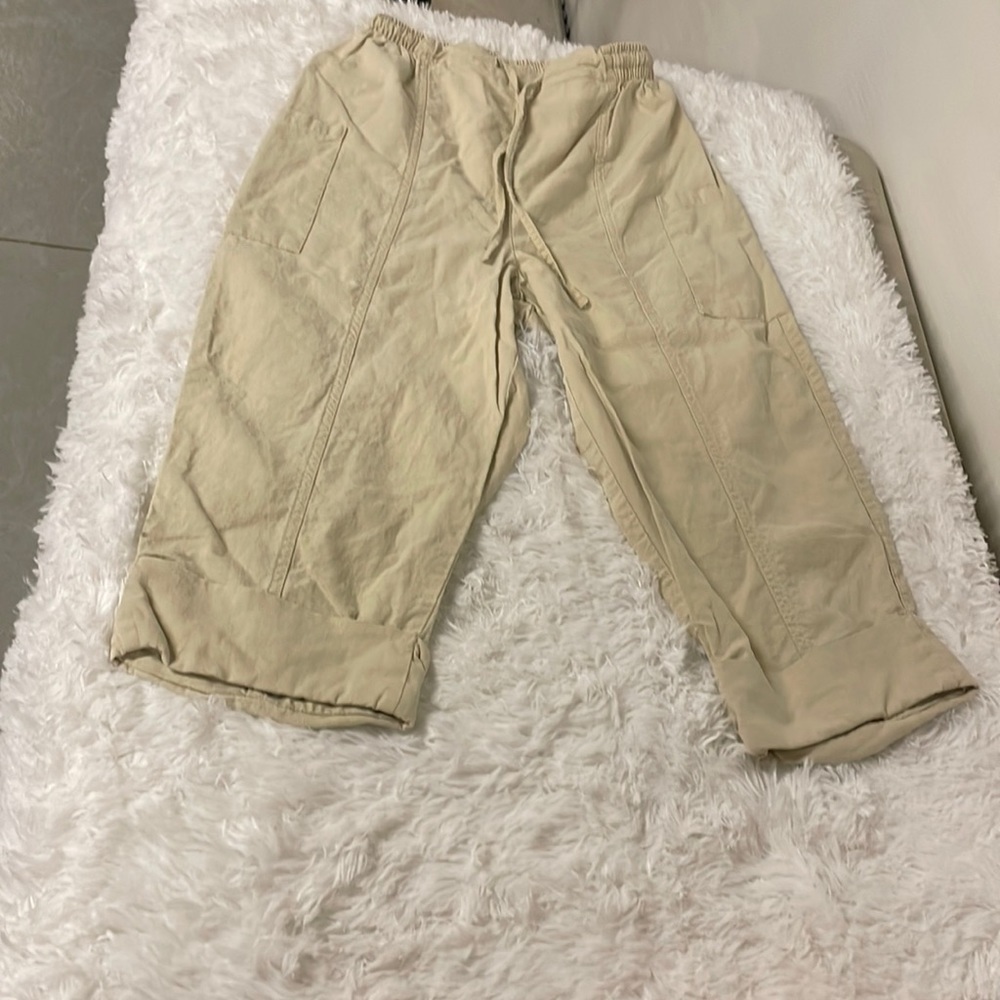 ELASTIC waist khaki cargo style Capri pants Size S